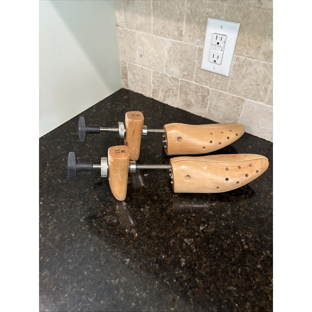 FOOTFITTER Mens Medium Premium 2 Way Deluxe Wooden Shoe Stretcher Med to XL